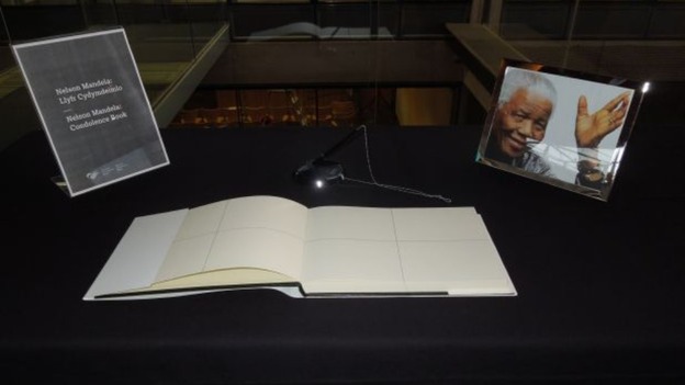 Nelson Mandela Book of Condolence, Senedd