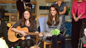 Kate joins in with a music session at the hospice.