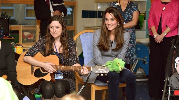 Kate joins in with a music session at the hospice.
