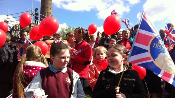 Madison and Robie-Lea waiting for the Queen, Duke and Prince