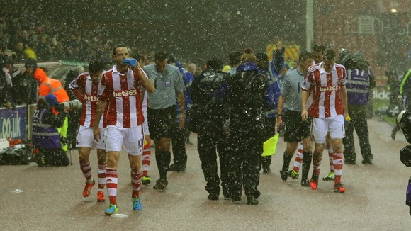 Players leave the pitch due to the hail