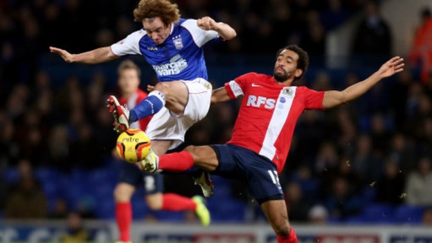 Stephen Hunt has signed a contract extension.