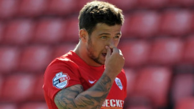 Dale Jennings is returning to Barnsley.