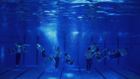 Tom swam with some mermaids on Splash.