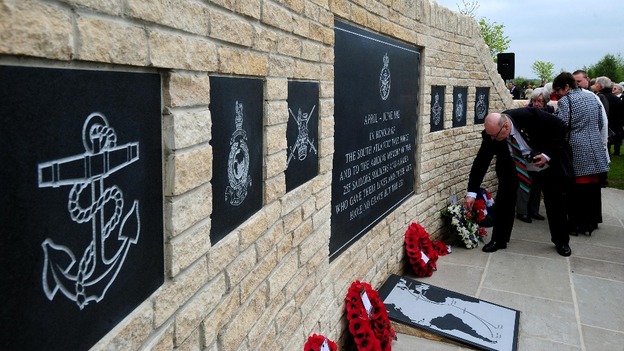 Wreath laying at Falklands memorial