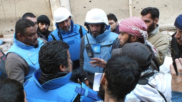 UN members talk with Sheikh Abu Harith al-Khalidi who is in charge of negotiations in the besieged city of Homs.