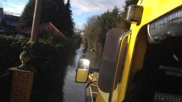 An amphibious vehicle operated by Windsor Duck Tours comes to the resue