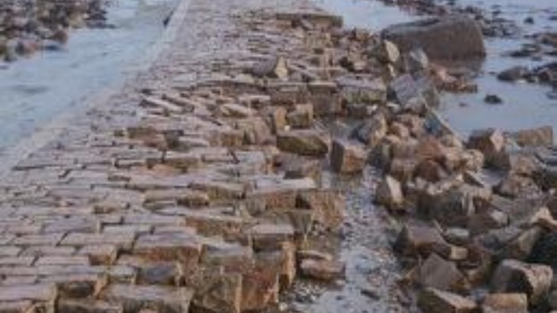 This image of the causeway joining St Micheal's Mount to the Cornish mainland