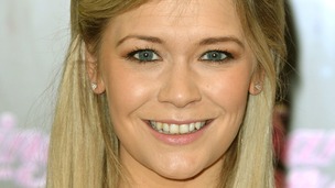 Suzanne Shaw slides out of Dancing on Ice.