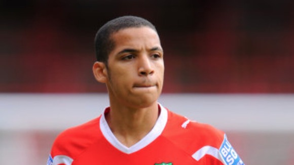 Former Wrexham defender Curtis Obeng has joined Stevenage on loan.