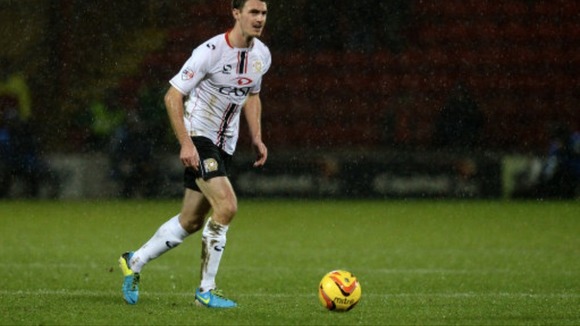 Darren Potter has signed a new contract with MK Dons.