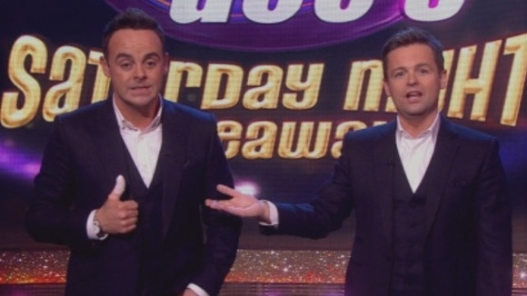 Ant McPartlin shows off his injury to the audience as Declan Donnelly explains all.