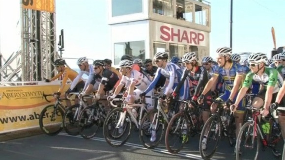 cyclists at start line