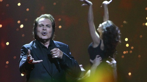 Engelbert Humperdinck performs his song "Love Will Set You Free". He's representing the UK