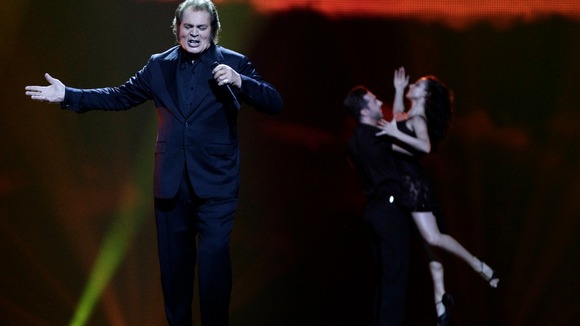 Engelbert rehearsing in Baku before the live 2012 Eurovision performance