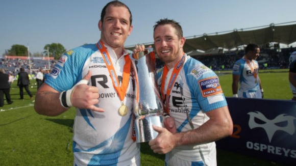 Paul James (l) and Shane Williams