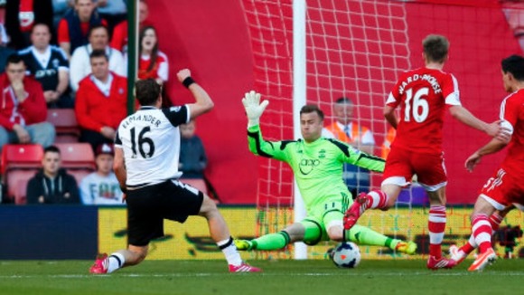 Johan Elmander scores his first Premier League goal for Norwich City.