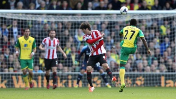 Alex Tettey volleys home.
