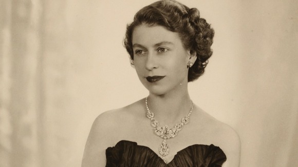 Dorothy Wilding's 1952 portrait of Queen Elizabeth II