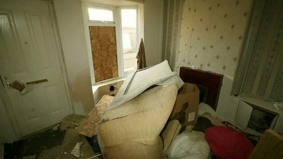 The home is in need of "complete refurbishment", according to the advert.