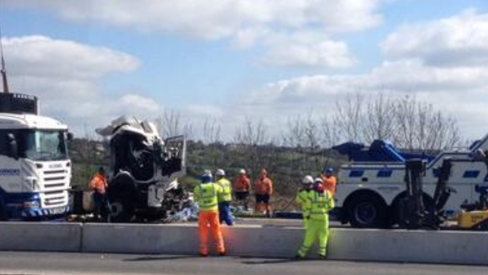 work-continues-to-remove-lorries-from-m1-after-crash-calendar-itv-news