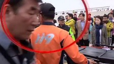 Ferry disaster captain seen 'leaving hundreds behind'