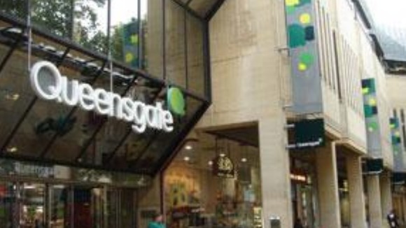The entrance to the shopping centre
