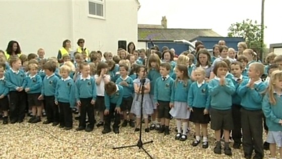 Children sing song