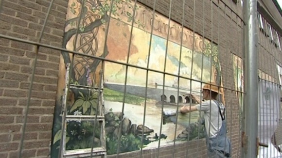 Dave Parkinson painting Llanfoist railway viaduct