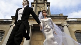 Twilight stars Robert Pattinson and Kristen Stewart immortalised as Barbie dolls