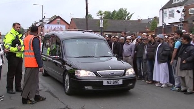 Hundreds pay respects to three generations killed in fire