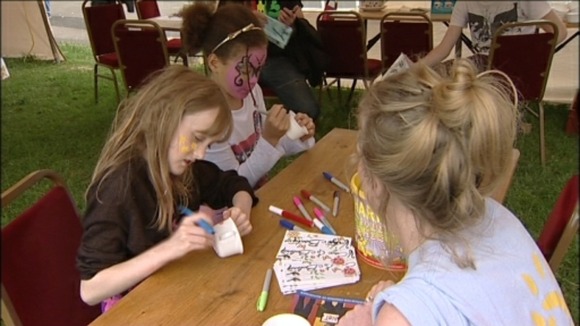 decorating tea cups