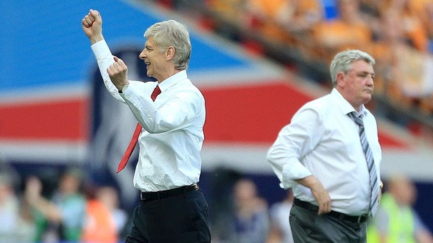 Arsenal manager Arsene Wenger (left) celebrates at the final whistle as Hull City manager Steve Bruce looks on