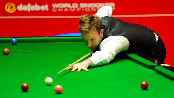 Ali Carter in action
