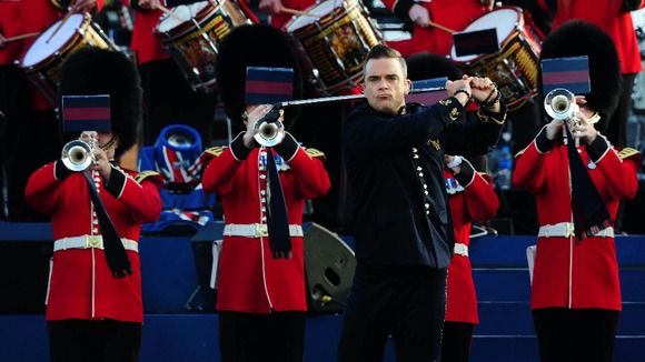Robbie Williams on the stage outside Buckingham Palace