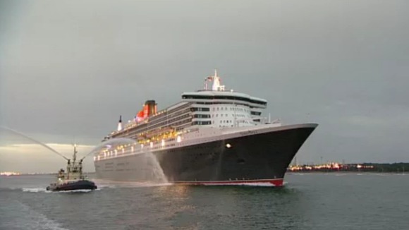 Queen Mary 2 heads into Southampton Docks