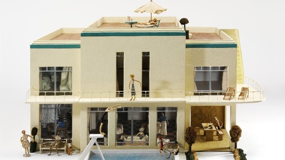 The Whiteladies House, designed by artist Moray Thomas and built in the 1930s, reflects the country villas emerging in Hampstead.