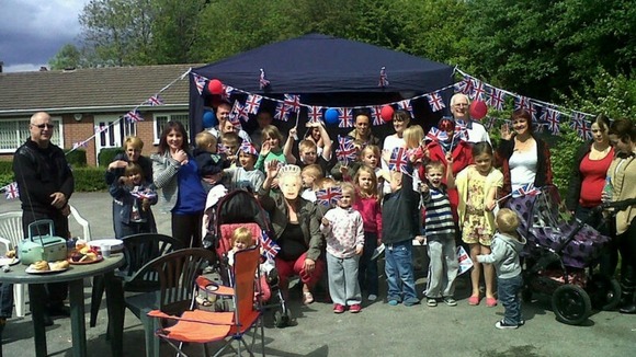 Offerton Mums Group in Stockport had a fantastic street party going on till late into the night. Lots of fun and games for the children !