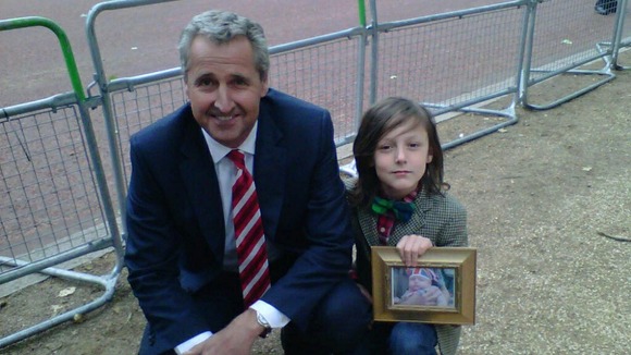 MarK Austin meets mini-royalist Darcy on The Mall.