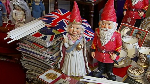 King and Queen gnomes.