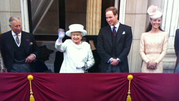 Queen on balcony
