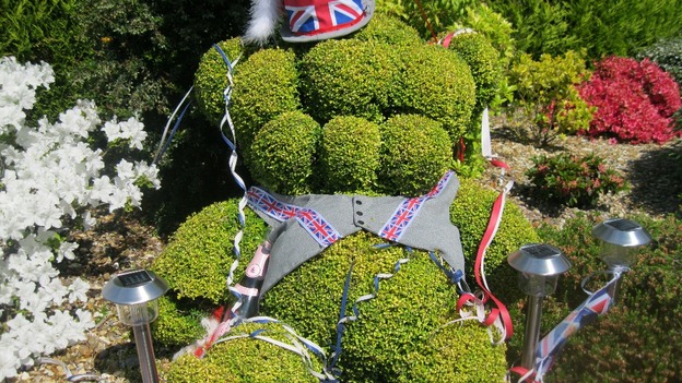 Even the hedges got the royal treatment