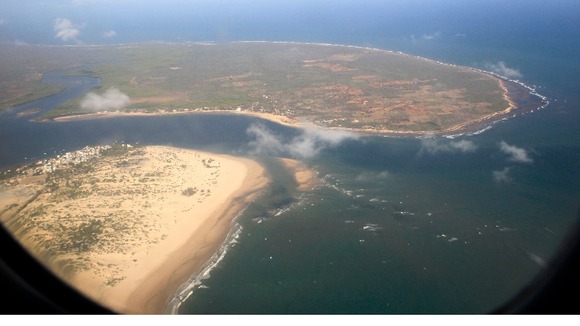 Unidentified gunmen attacked a coastal town in Lamu county.