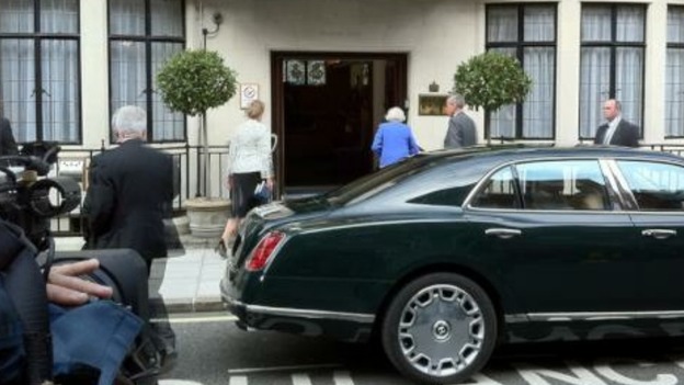 The Queen at King Edward VII Hospital