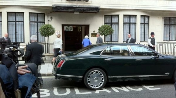 The Queen at King Edward VII Hospital Credit: @EwartRoyale/Twitter