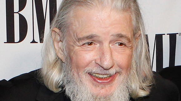 Lyricist Gerry Goffin has died aged 75, his ex-wife, singer Carole King has confirmed.