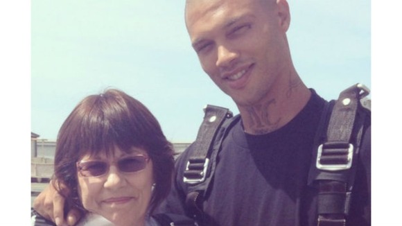Jeremy Meeks pictured with his mother, who has started a fund to try and get him out of prison.
