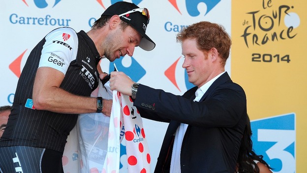 Prince Harry presents jersey to Jens Voigt