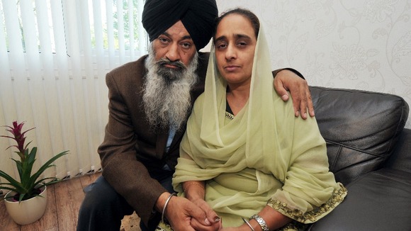 Her parents, Santokh Singh Loyal and Amrit Kaur, blame the clinic for not resuscitating Gurkiren