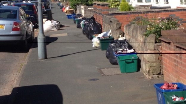 Bins uncollected in Kings Heath, Birmingham